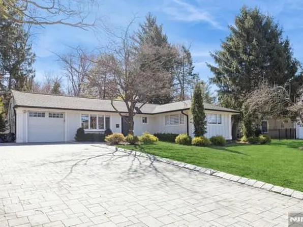 61 Macarthur Ave, Closter, NJ 07624