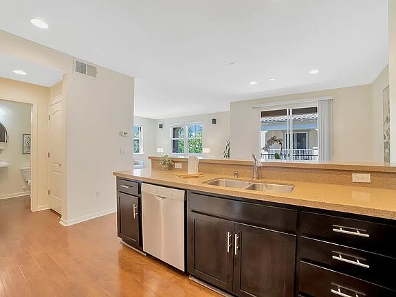 5th image of 642 Cedarville Ln