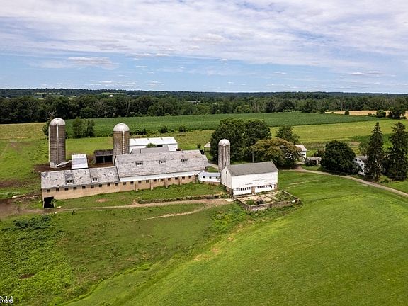 5th image of 960 Sergeantsville Rd