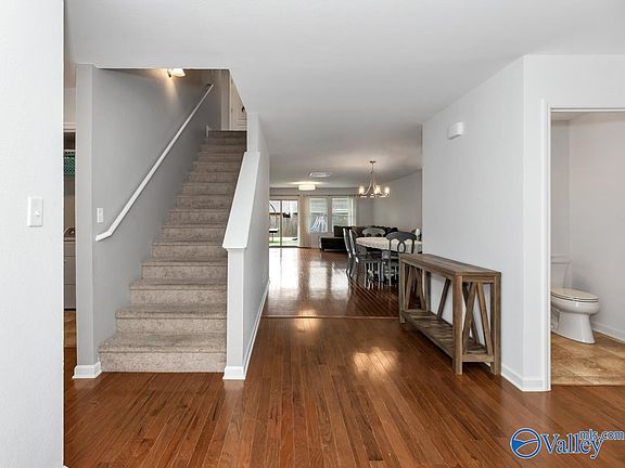 4th image of 709 Oak Cove Ln NW
