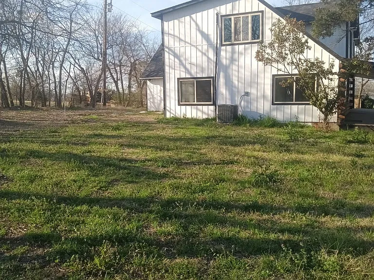 413 Sheila Ln — Photo 19