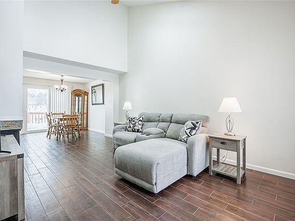 4th image of 7 Old Pine Ln