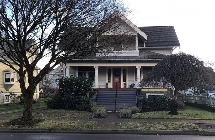 806 5th Ave SW photo 1