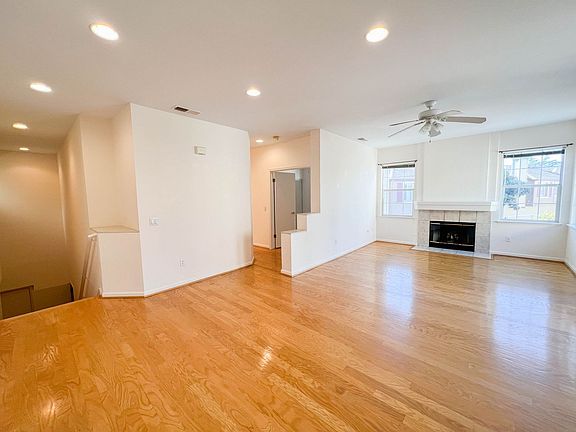 4th image of 2330 Dolphin Dr