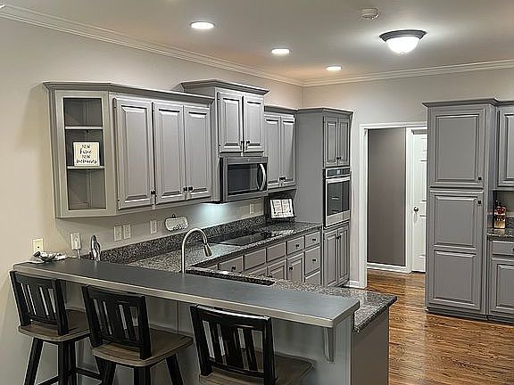 2nd image of 850 Poppy Hills Way