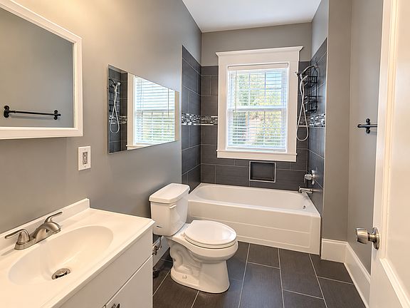 4th image of 1465 S Gordon St SW #1