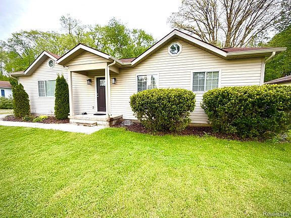 2nd image of 1673 Edwin Dr