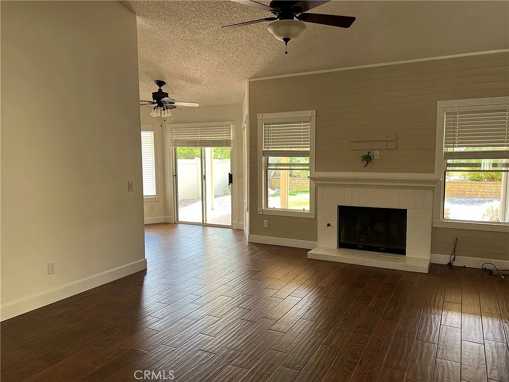 3 bed, 1315 sqft, $2,500 — Photo 2