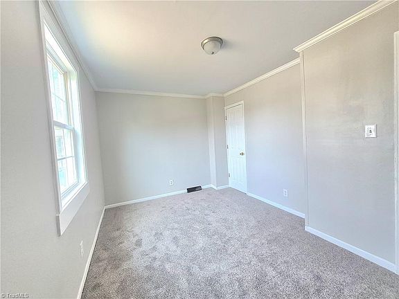 5th image of 758 Clemmonsville Cir