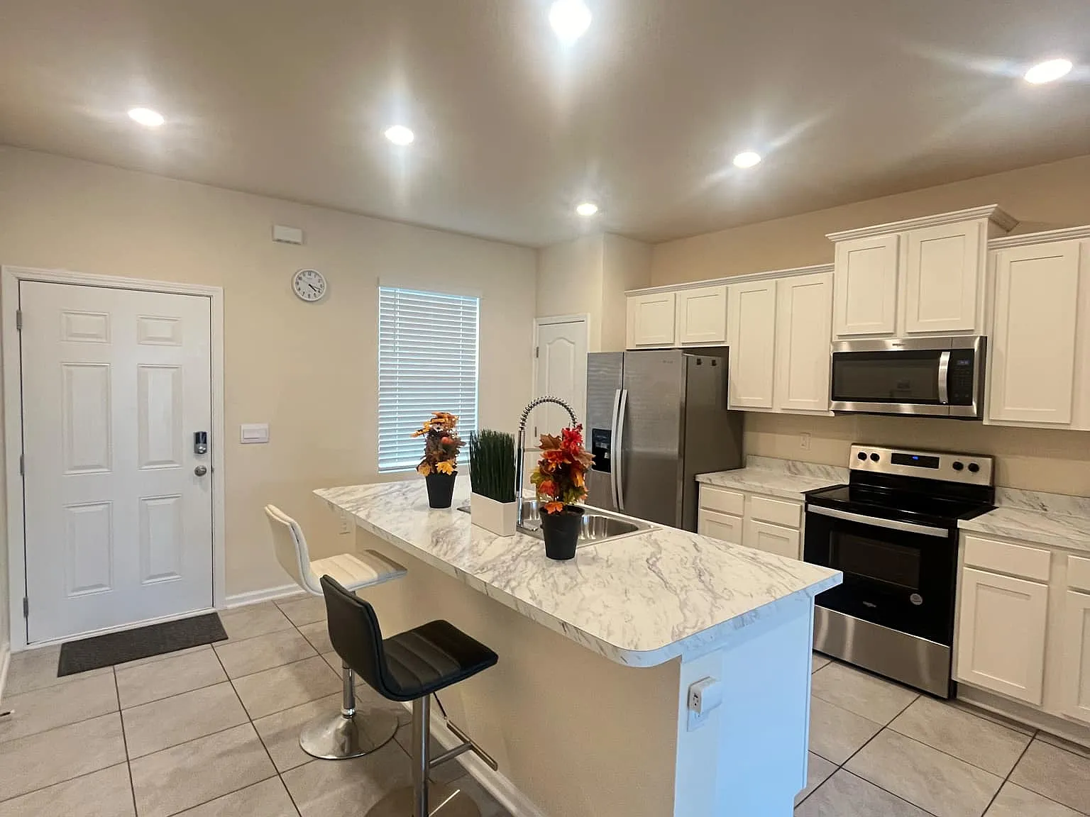 2 bed, 2.5 bath, 1109 sqft, $1,800 — Photo 2