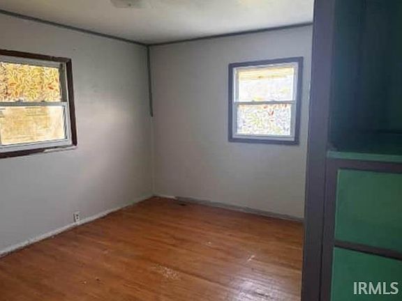 5th image of 579 E 5th St