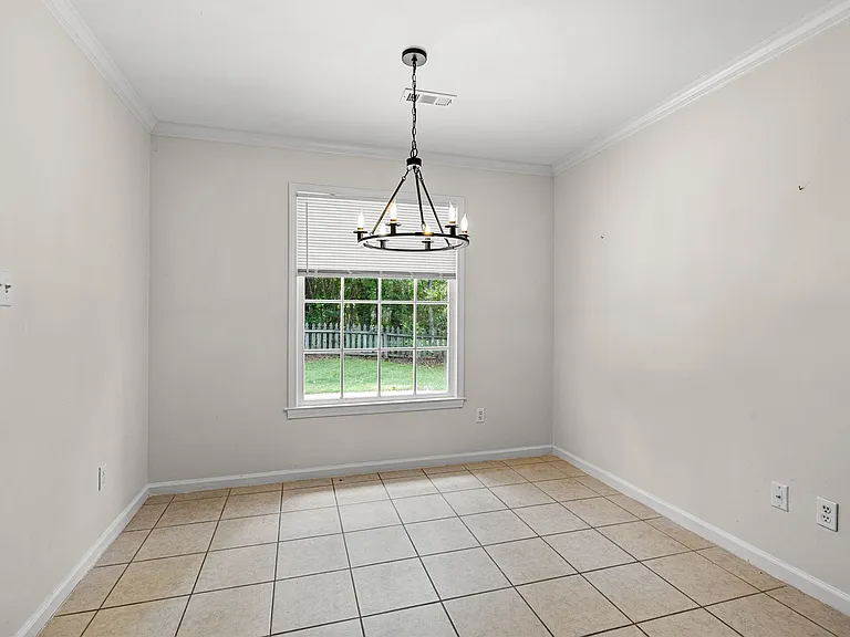 811 Bedford Park — Photo 5