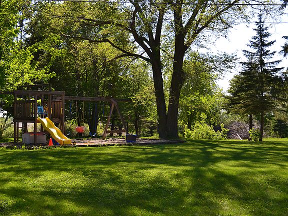 4th image of 418 3rd St NW