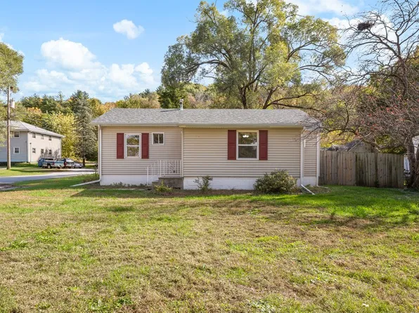 216 3rd Ave, Hampton, IL 61256
