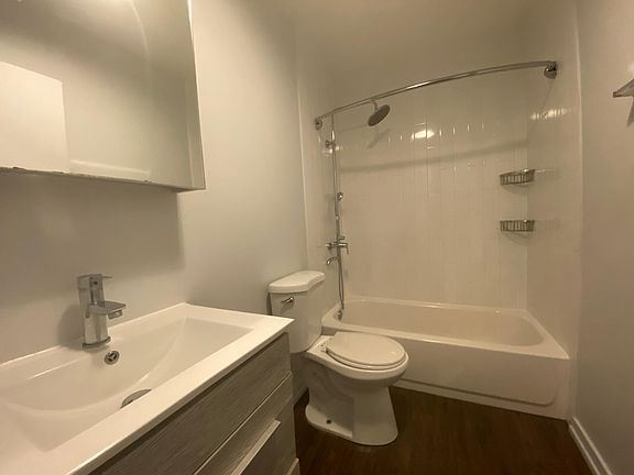 2nd image of 5027 N Kenmore Ave #103