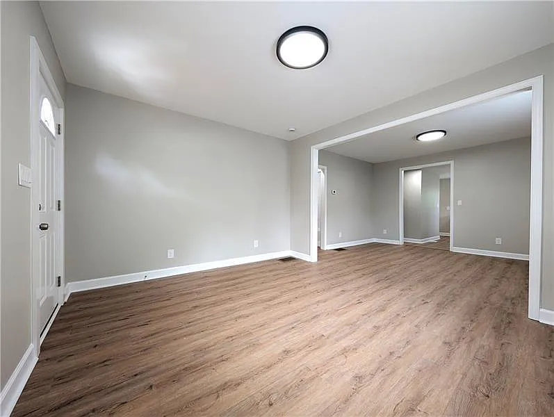 3 bed, 2.0 bath, 1100 sqft, $1,650 — Photo 3