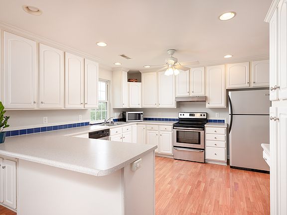 5th image of 166 Rosewood Dr NE