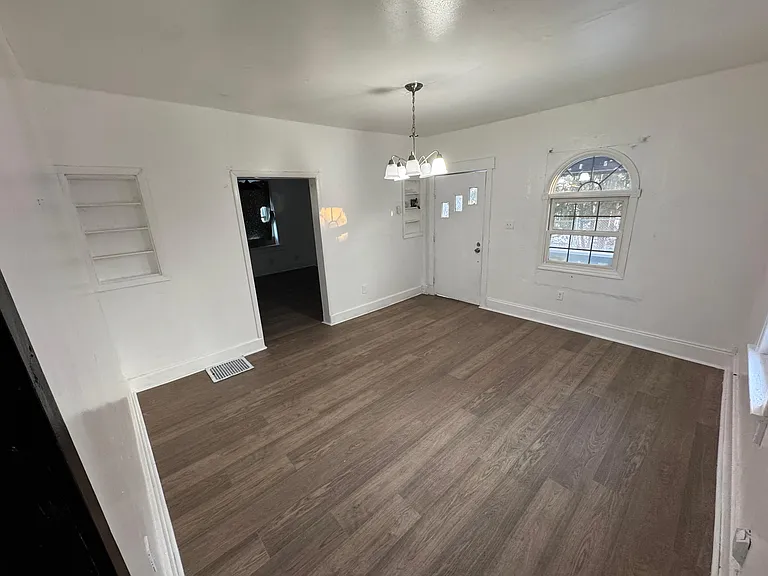 117 Kent Ct — Photo 2