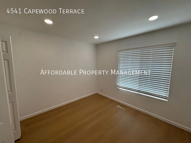 4541 Capewood Ter — Photo 9