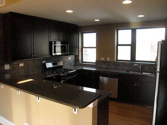3rd image of 3611 N Artesian Ave APT 2