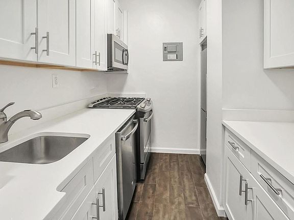 5th image of 720 Greenwich St APT 7M