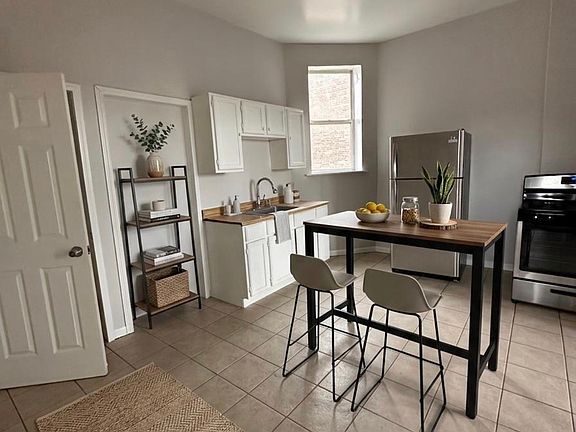 5th image of 3215 W Cermak Rd #3F
