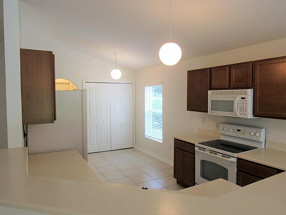 4th image of 3826 Sunset Cove Dr