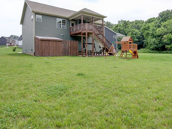 3rd image of 489 Vale Ct