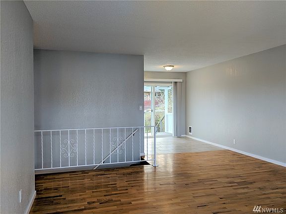 2nd image of 1126 E 52nd St