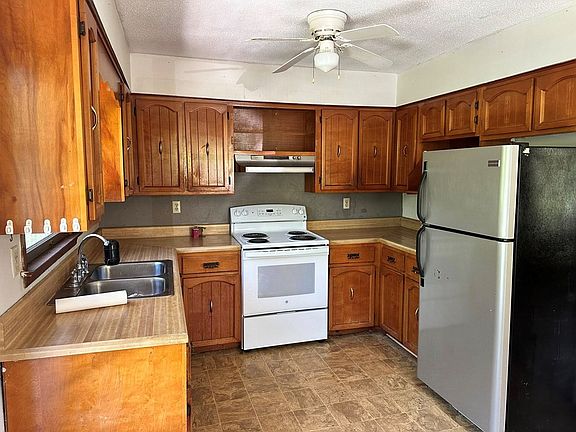 2nd image of 2744 Red Root Ridge Rd