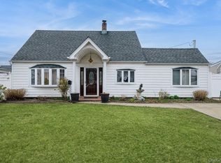 330 Gardiners Ave, Levittown, NY 11756