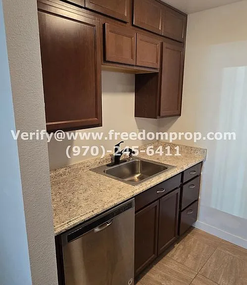 N 21st St 1300 - Chateau — Photo 11