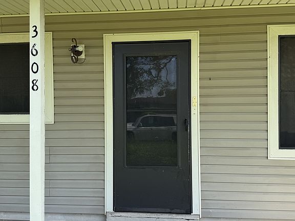 3rd image of 3608 Edgemont Dr