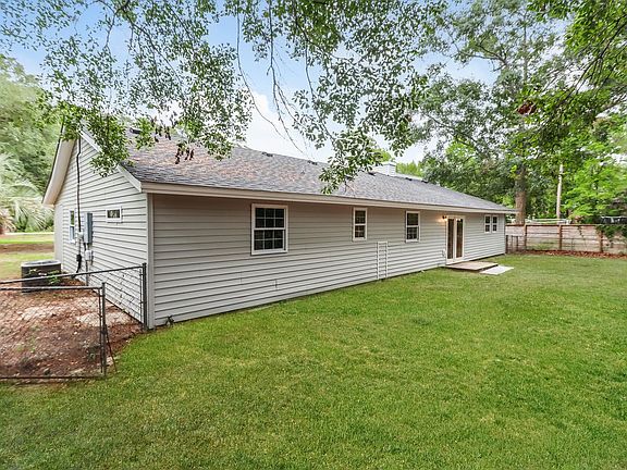 5th image of 745 Tyson Dr.