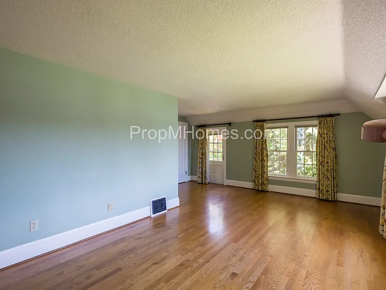 475 Furnace St — Photo 16