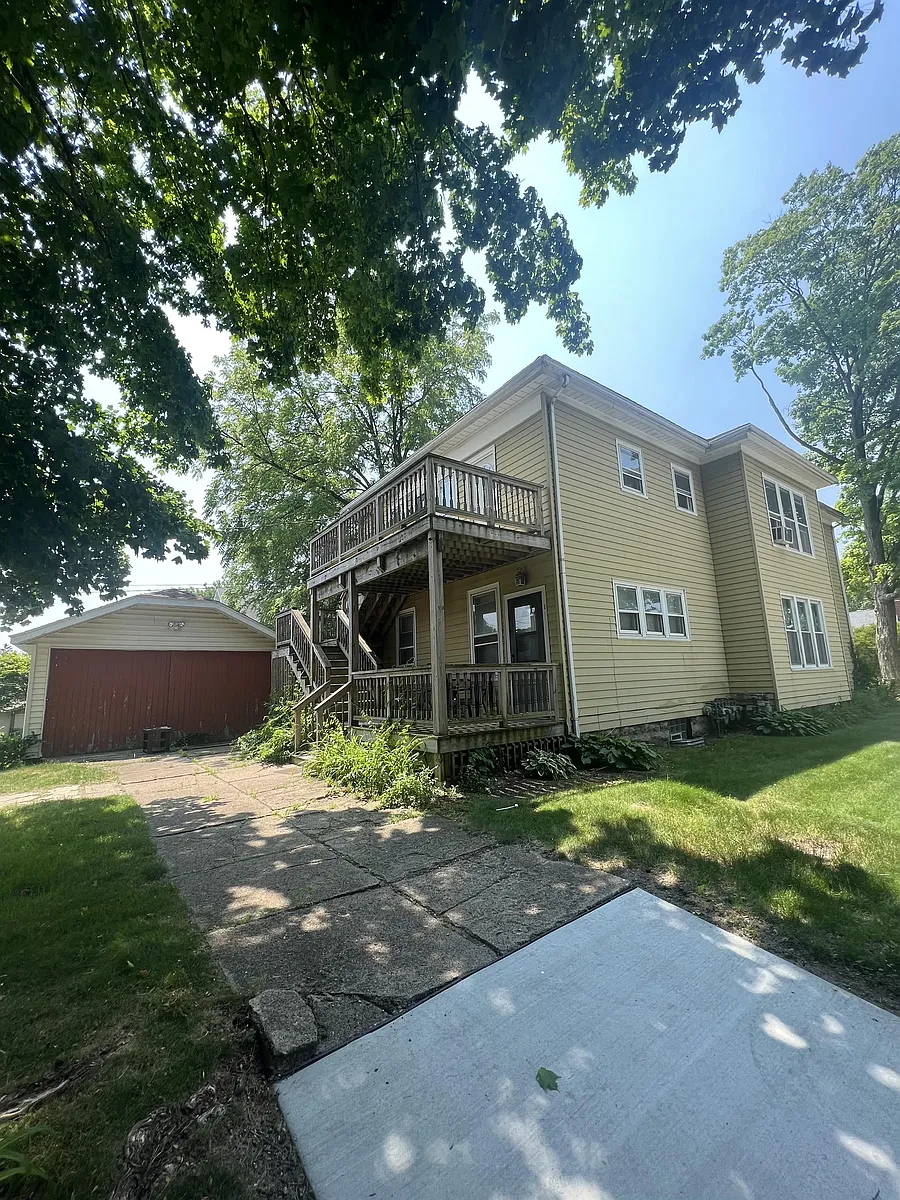 Building Photo - 408 Michigan Ave #2W