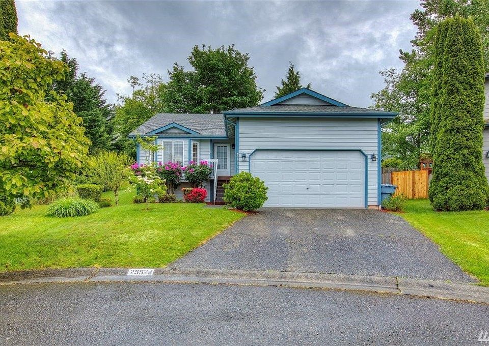 Great Rambler on a cul-de-sac and large piece of property in Timber Hills.