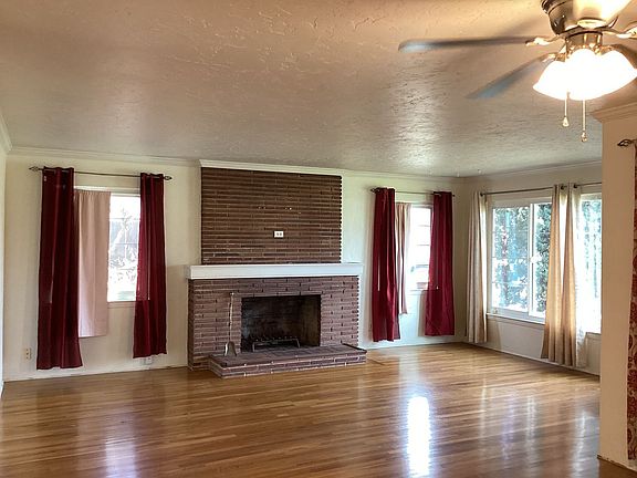 3rd image of 313 W Robinson Ave