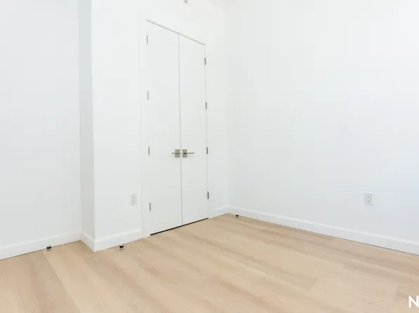 26-04 Jackson Avenue image 12 of 56