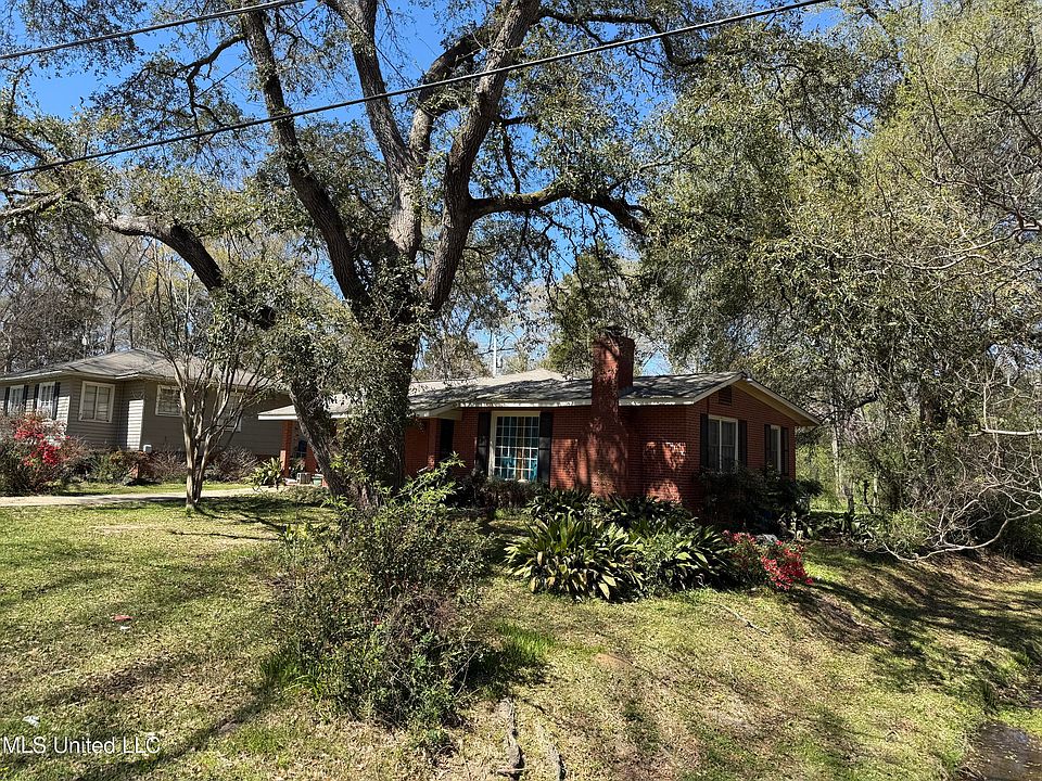 2nd image of 408 Robinhood Rd