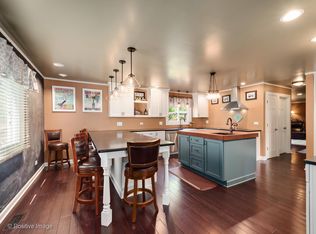 562 N Walnut St, Elmhurst, IL 60126