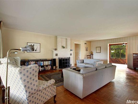 5th image of 2711 Morse Ave