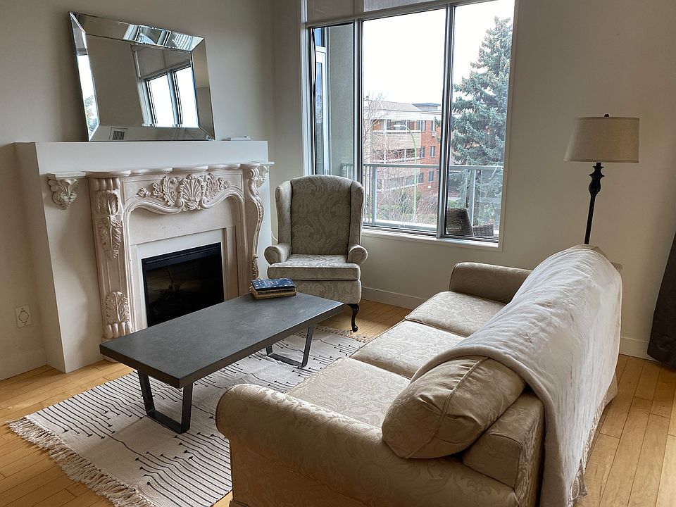 Living room, gas fireplace