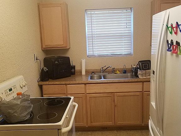3rd image of 9740 Bayview Ave