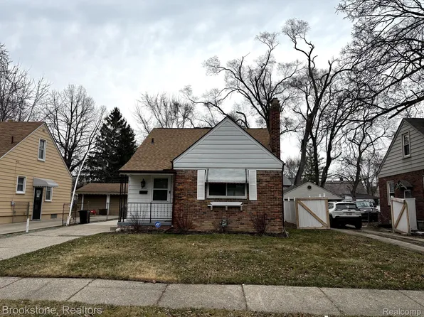 20269 Kenosha St, Harper Woods, MI 48225