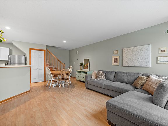 5th image of 6855 Woodland Ave Unit 1109