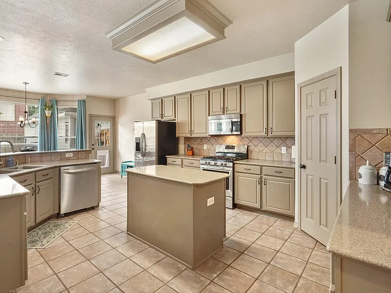 2911 Mossy Log Ct — Photo 10