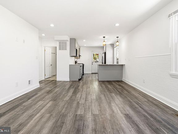 5th image of 907 Martin Rd