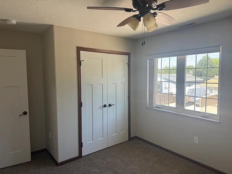 219 W Hahn Ave — Photo 11