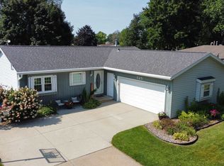 525 Wildwood Dr, Kaukauna, WI 54130